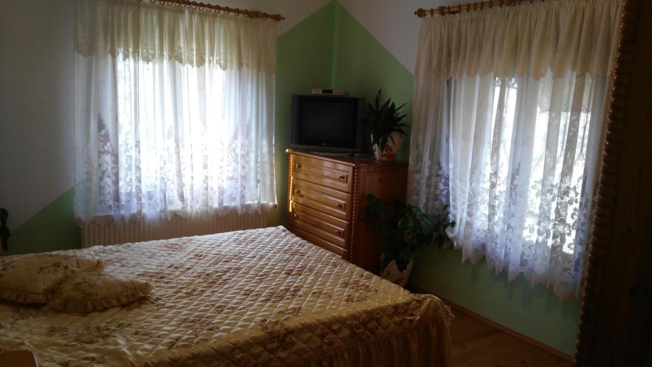 Къща Под Наем Petrova Hotel Cherven  ภายนอก รูปภาพ